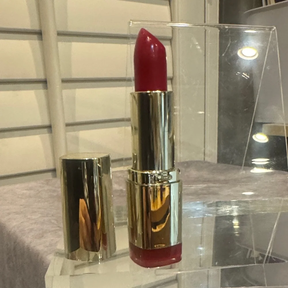 Milani Best Red‎  07 Lipstick  NEW